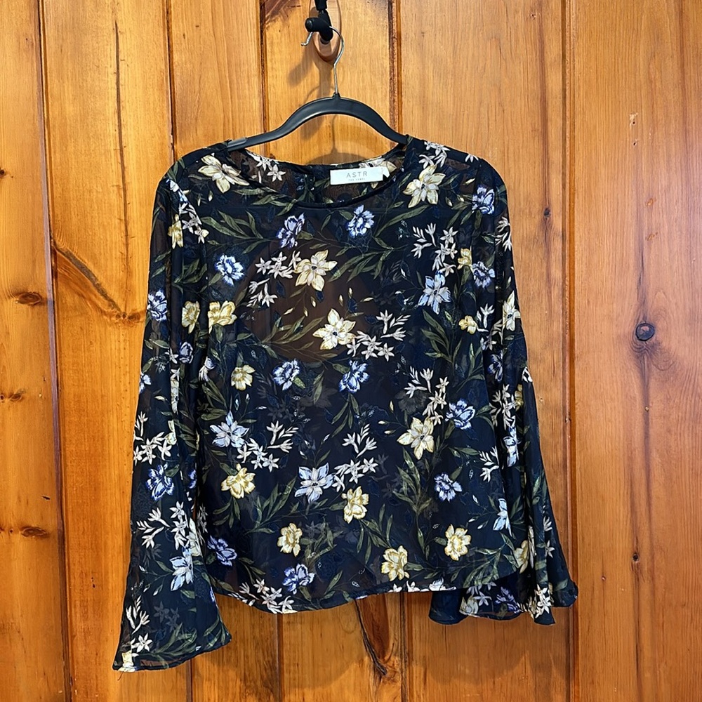 ASTR The Label Anya Top Navy Yellow Floral Size M